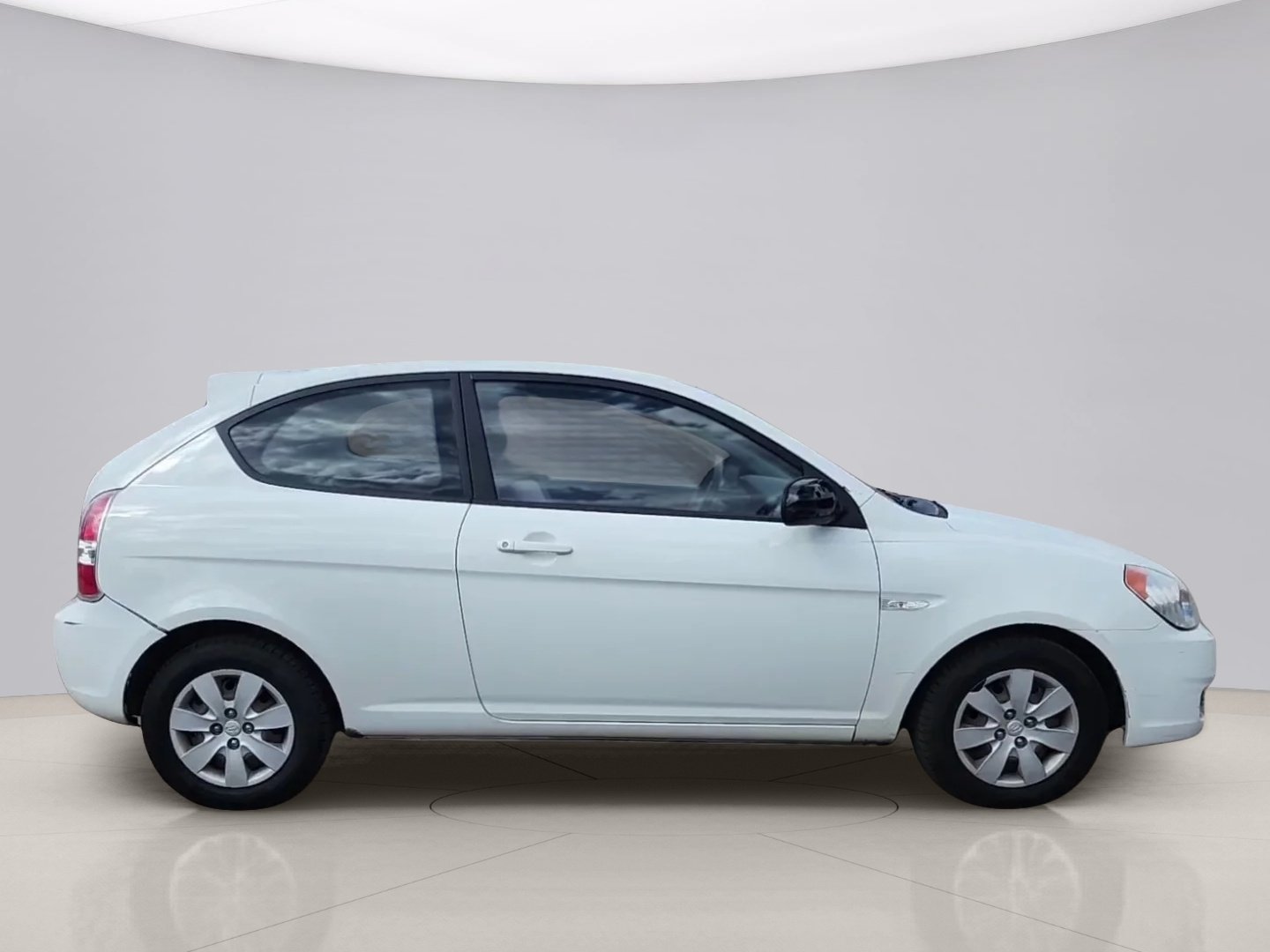2010 Hyundai Accent GS - Photo 6