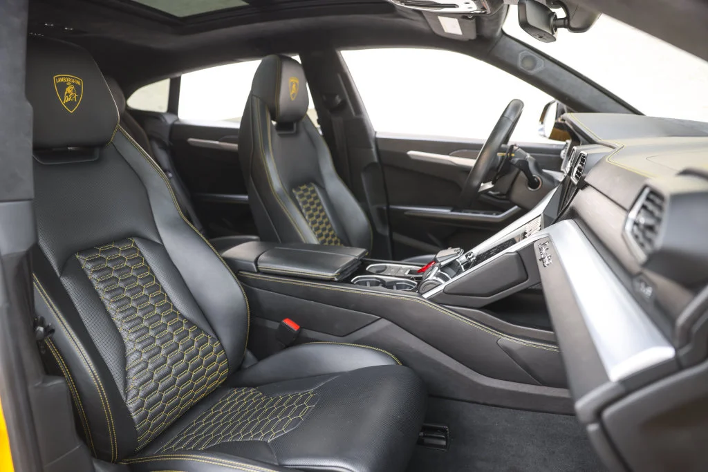 Used 2019 Yellow Lamborghini Base image 33
