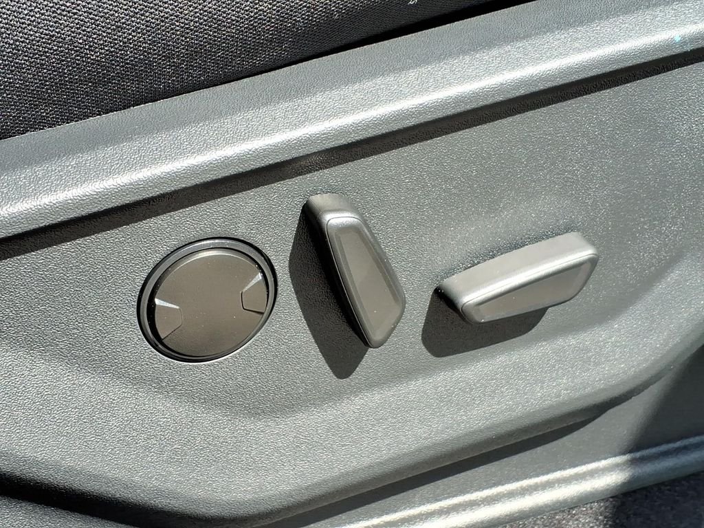 New 2026 Agate Black Metallic Ford XLT image 14