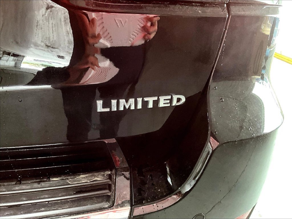 Used 2019 Diamond Black Crystal Pearlcoat Jeep Limited image 28