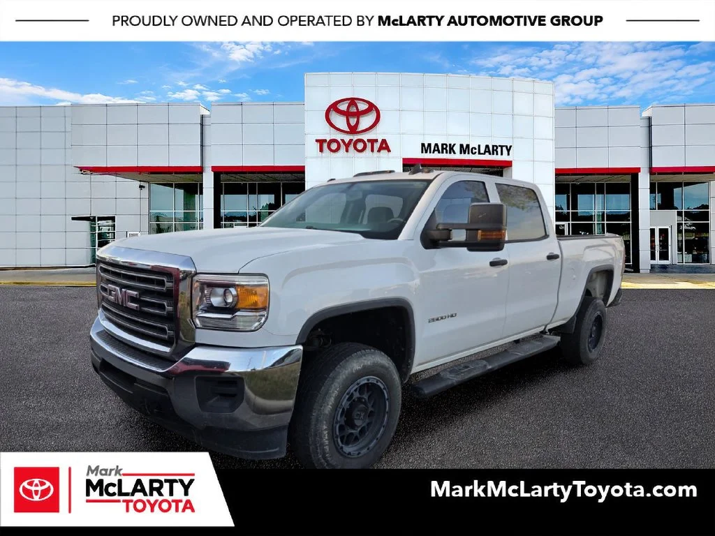 Used 2015 White GMC Base image 1