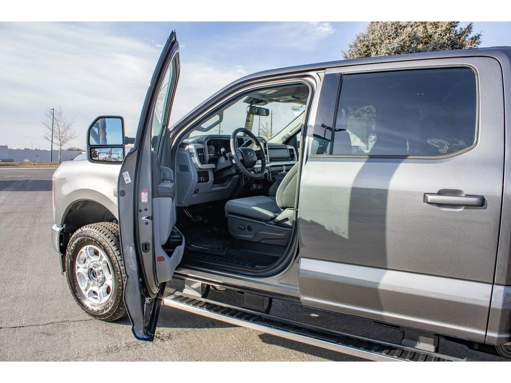 New 2026 Carbonized Gray Metallic Ford XLT image 13