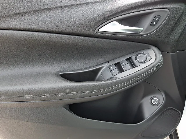 New 2026 Summit White Buick Preferred image 10