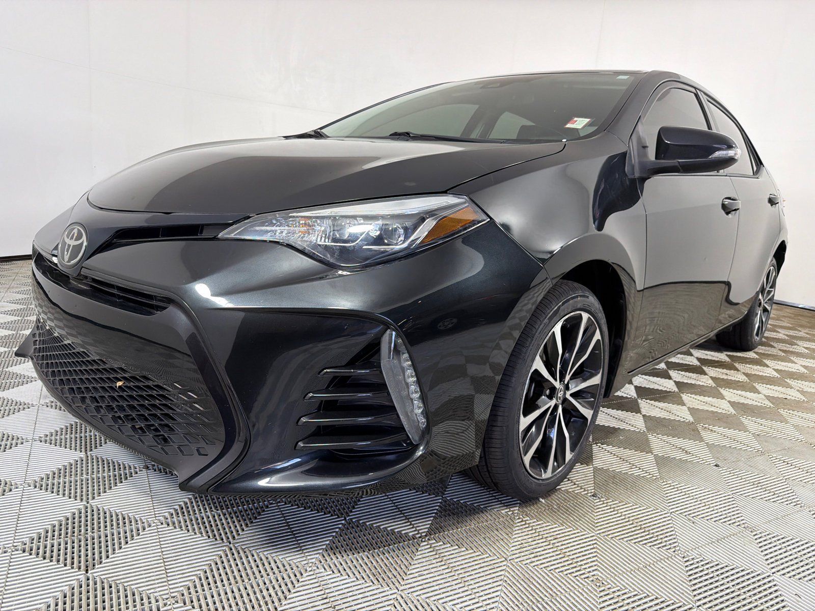 Used 2018 Black Sand Pearl Toyota SE image 7
