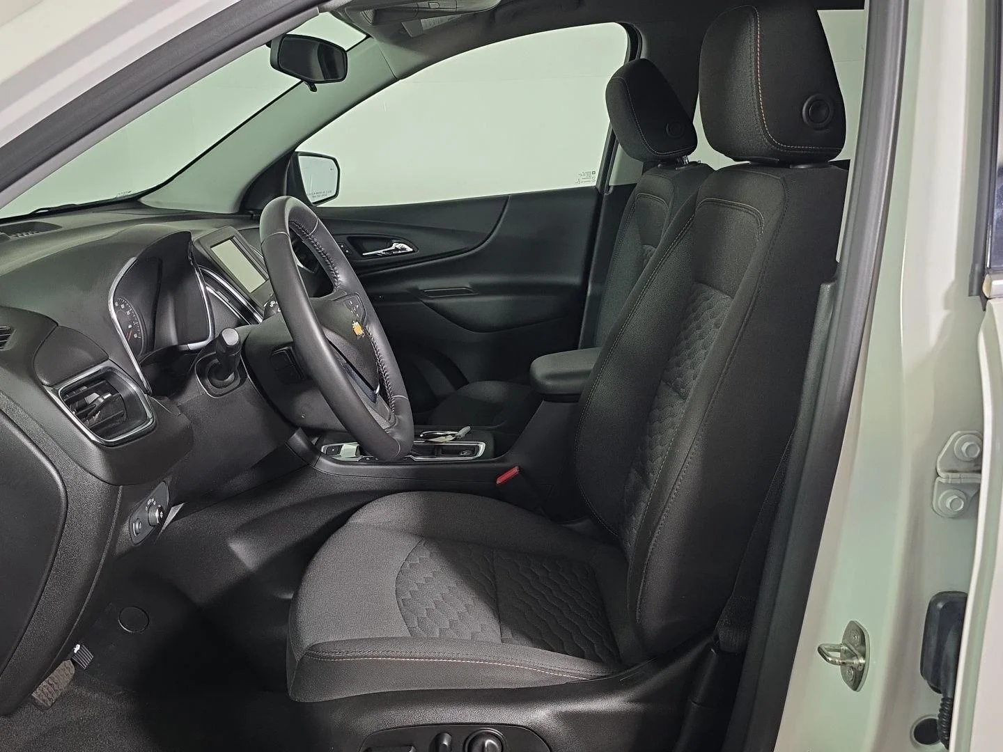 Used 2019 Iridescent Pearl Tricoat Chevrolet LT image 13