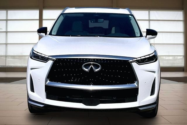 New 2027 RADIANT WHITE INFINITI LUXE image 3