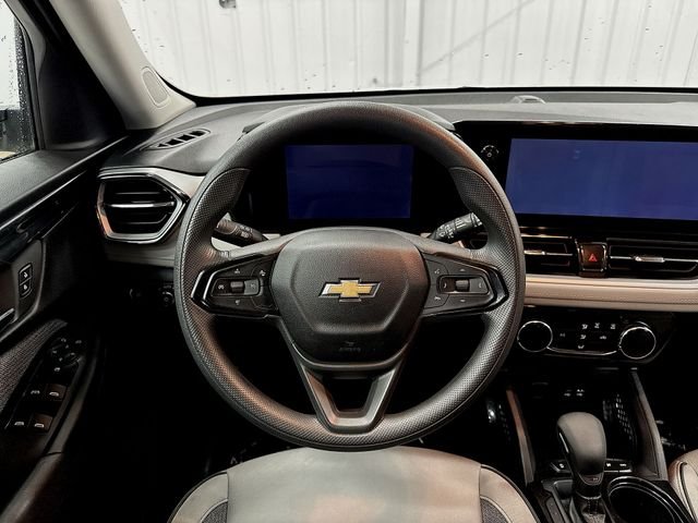 Used 2025 White Chevrolet LT image 11