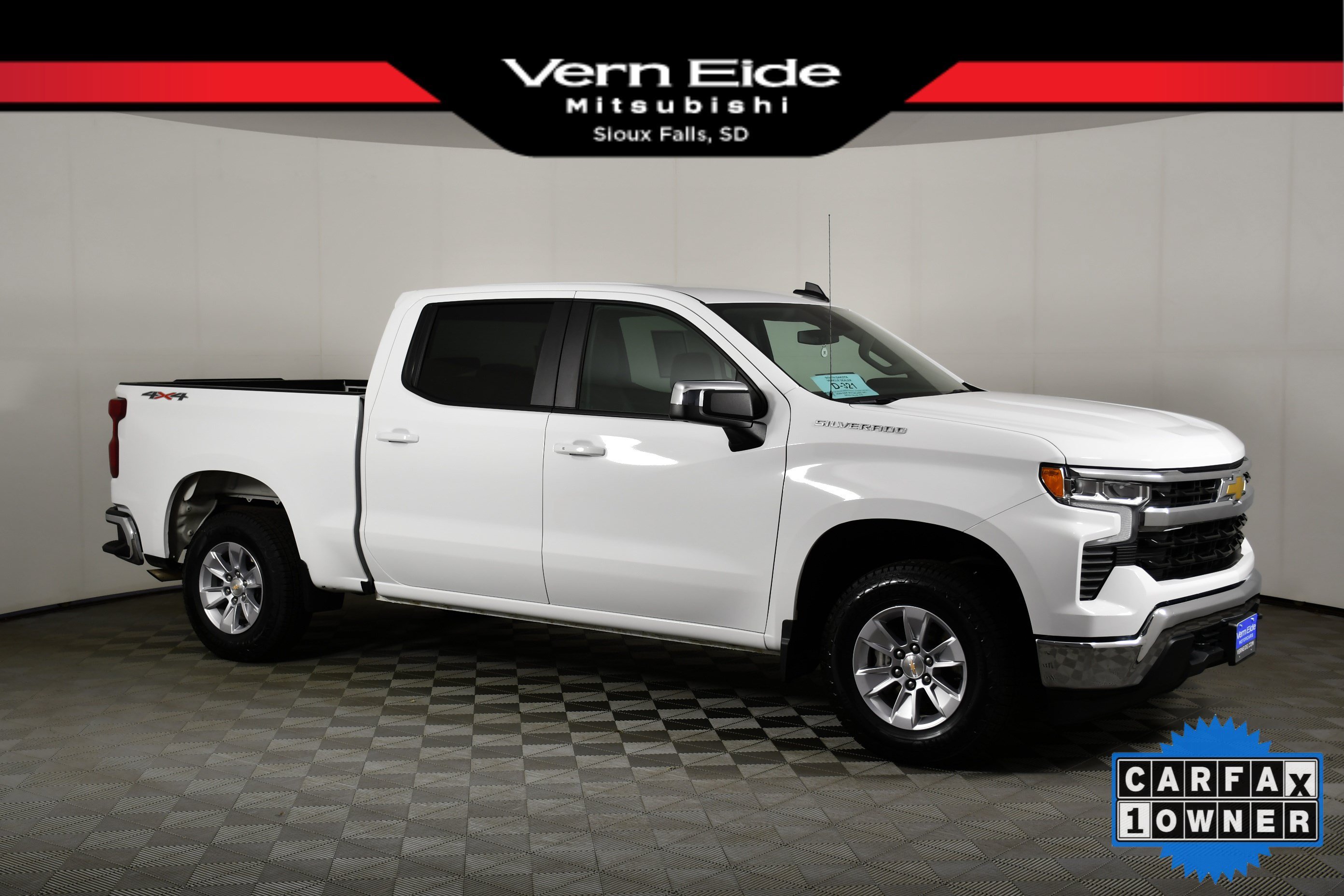 Used 2026 Summit White Chevrolet LT image 1