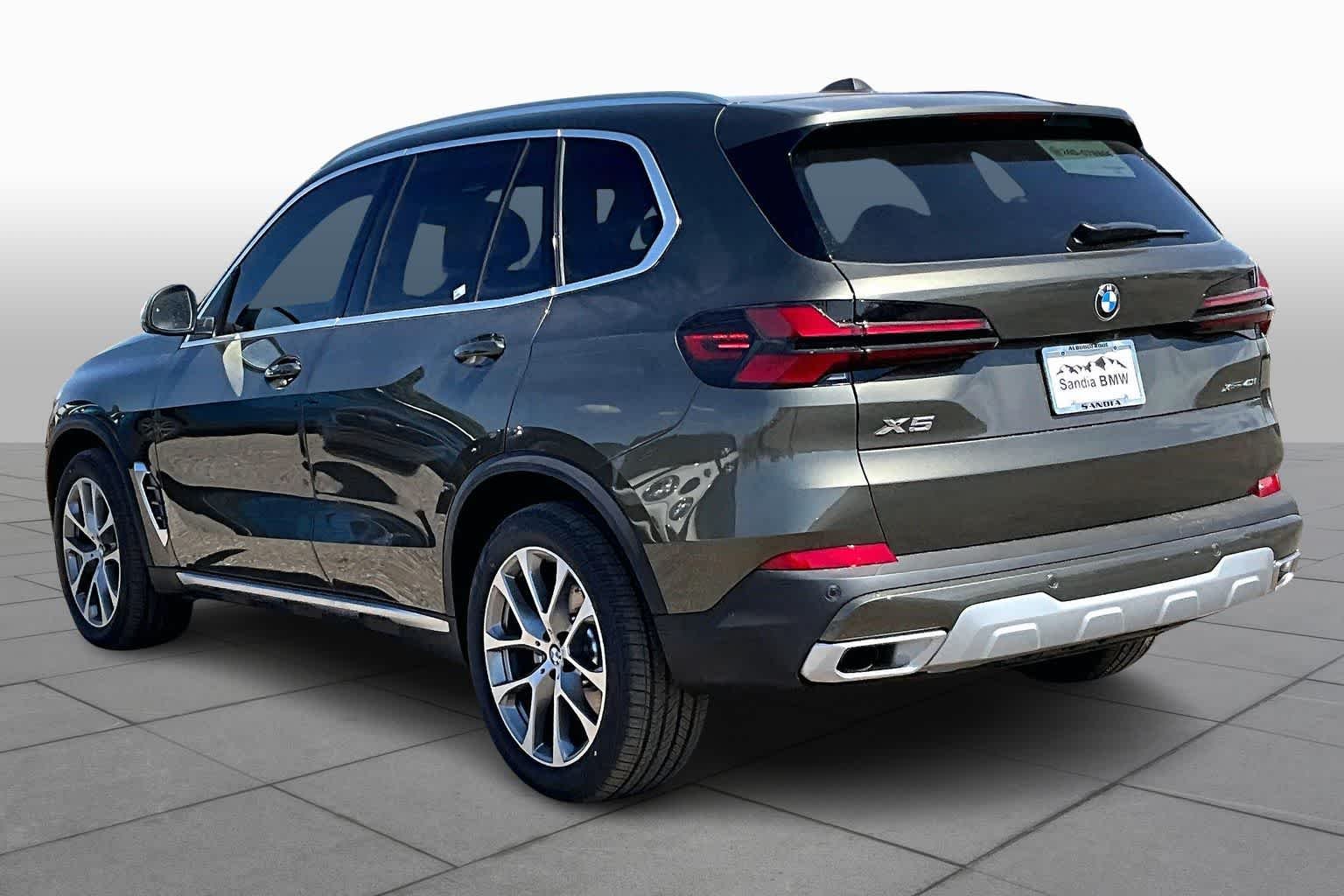 New 2026 Manhattan Green Metallic BMW xDrive40i image 11