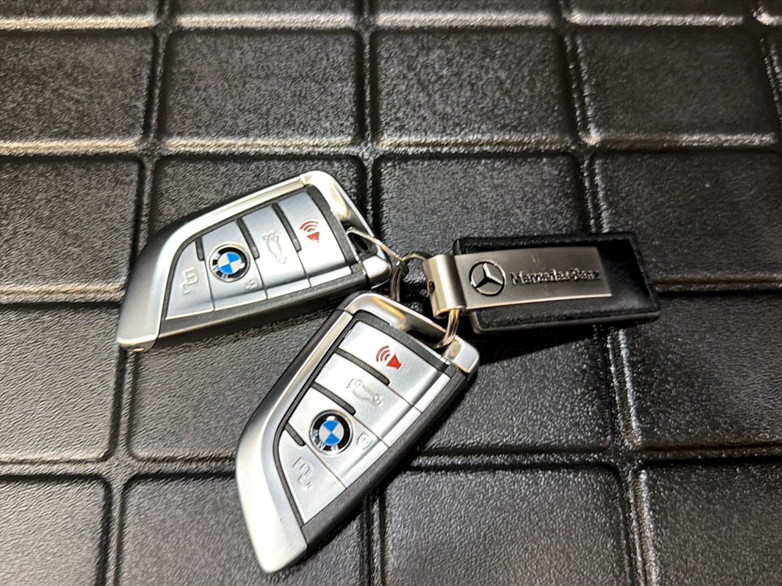 Used 2023 Skyscraper Grey Metallic BMW i image 25