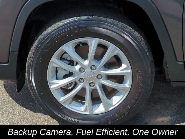 Used 2022 Gray Jeep Latitude Lux image 11