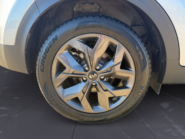 Used 2022 Silver Kia LX image 43