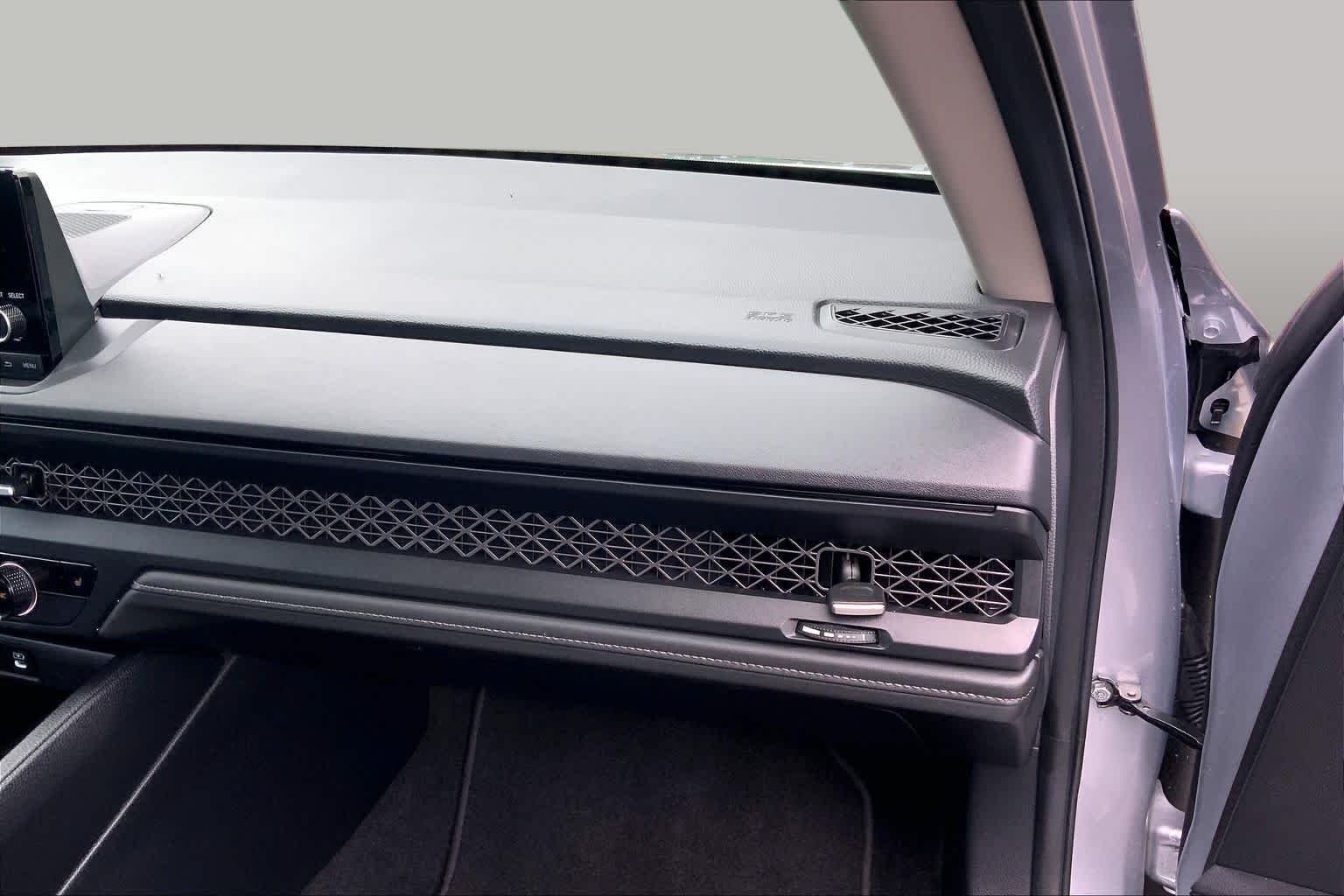 Used 2025 Meteorite Gray Metallic Honda SE image 19