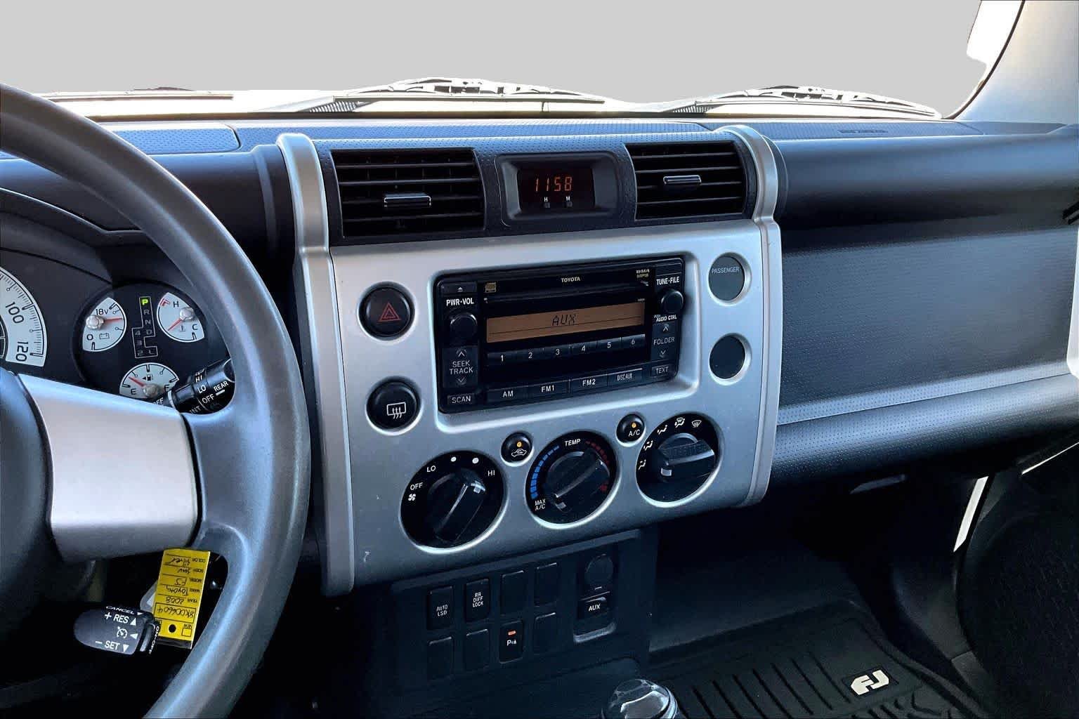 Used 2008 White / Titanium Metallic Toyota  image 6