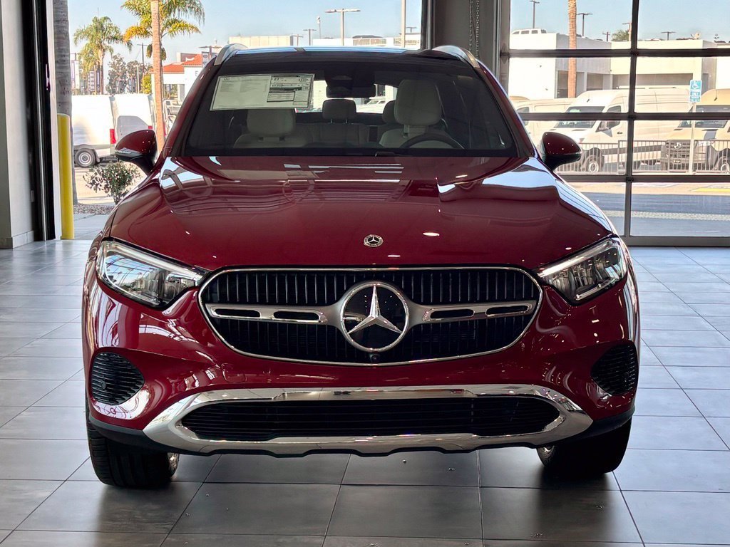 New 2027 MANUFAKTUR Patagonia Red Metallic Mercedes-Benz GLC 300 image 40