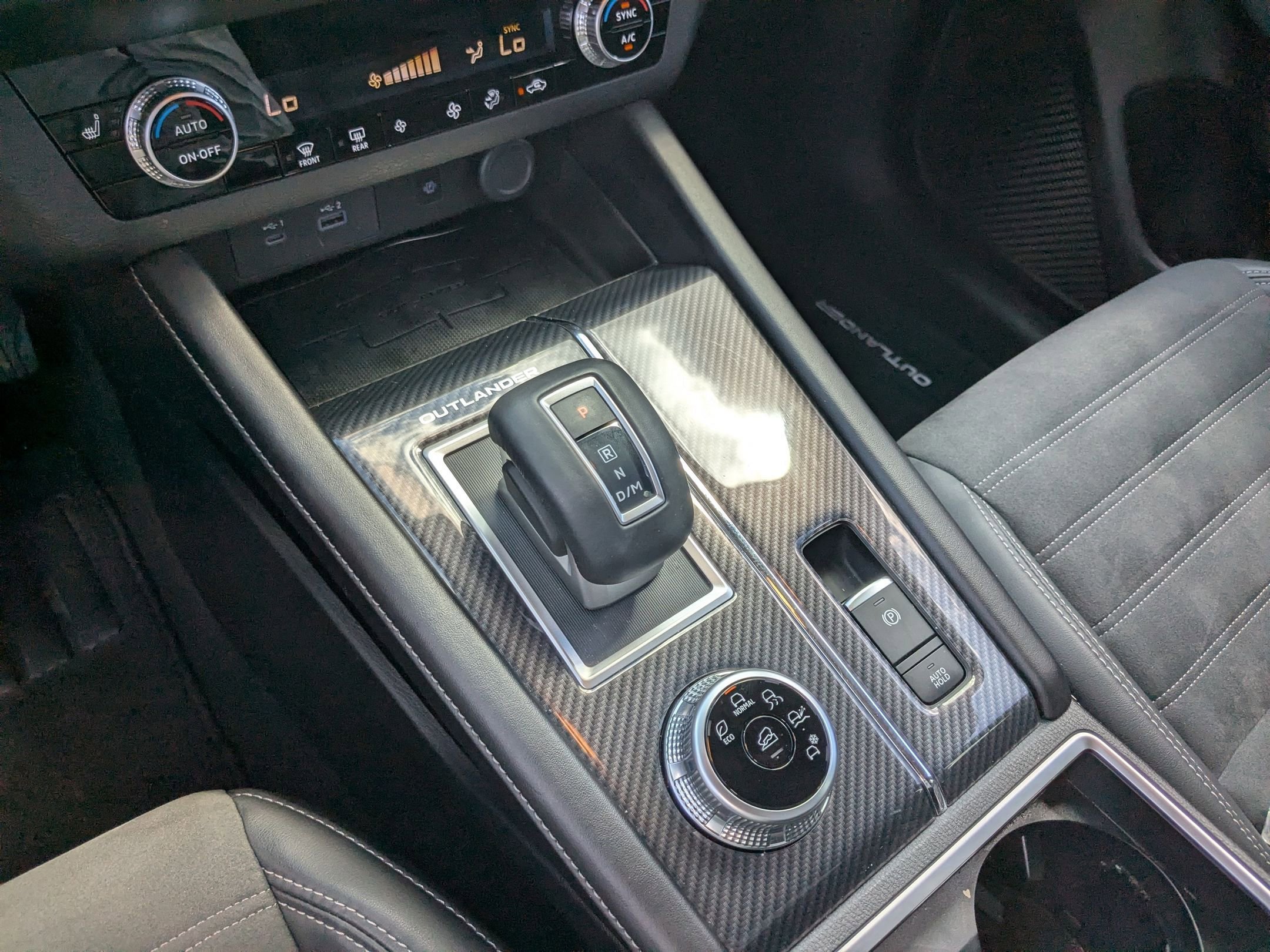 Used 2022 Silver Mitsubishi SE image 19