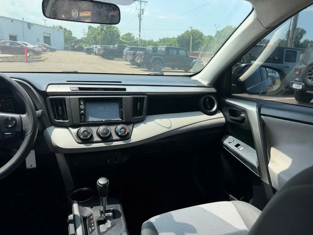 Used 2015 Gray Toyota LE image 14