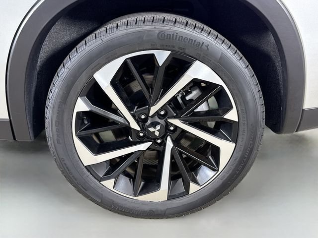 Used 2023 Alloy Silver Metallic Mitsubishi SE image 30