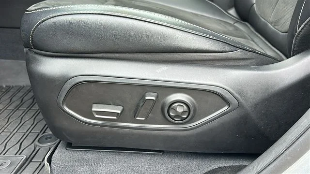 Certified Used 2023 Silver Jeep Altitude image 10