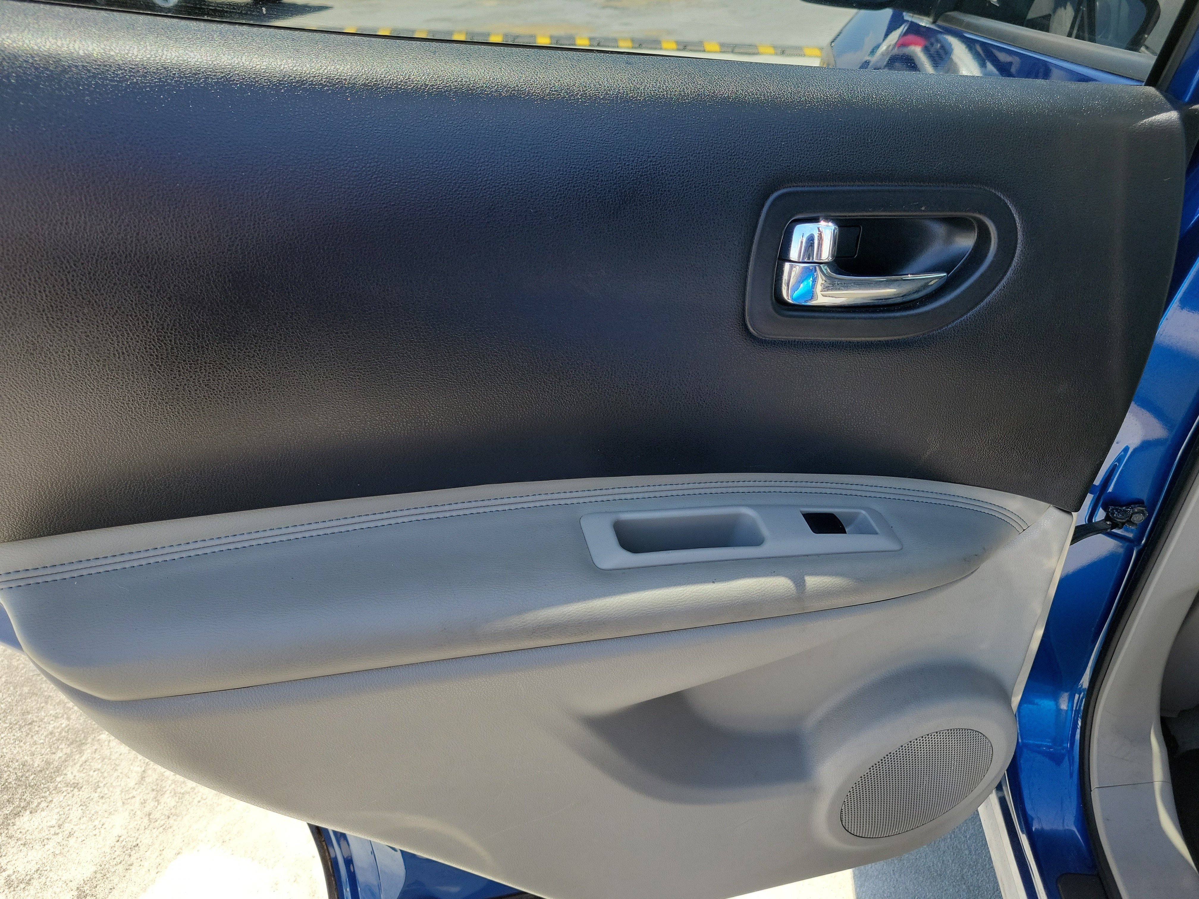 Used 2011 Indigo Blue Nissan SV image 11