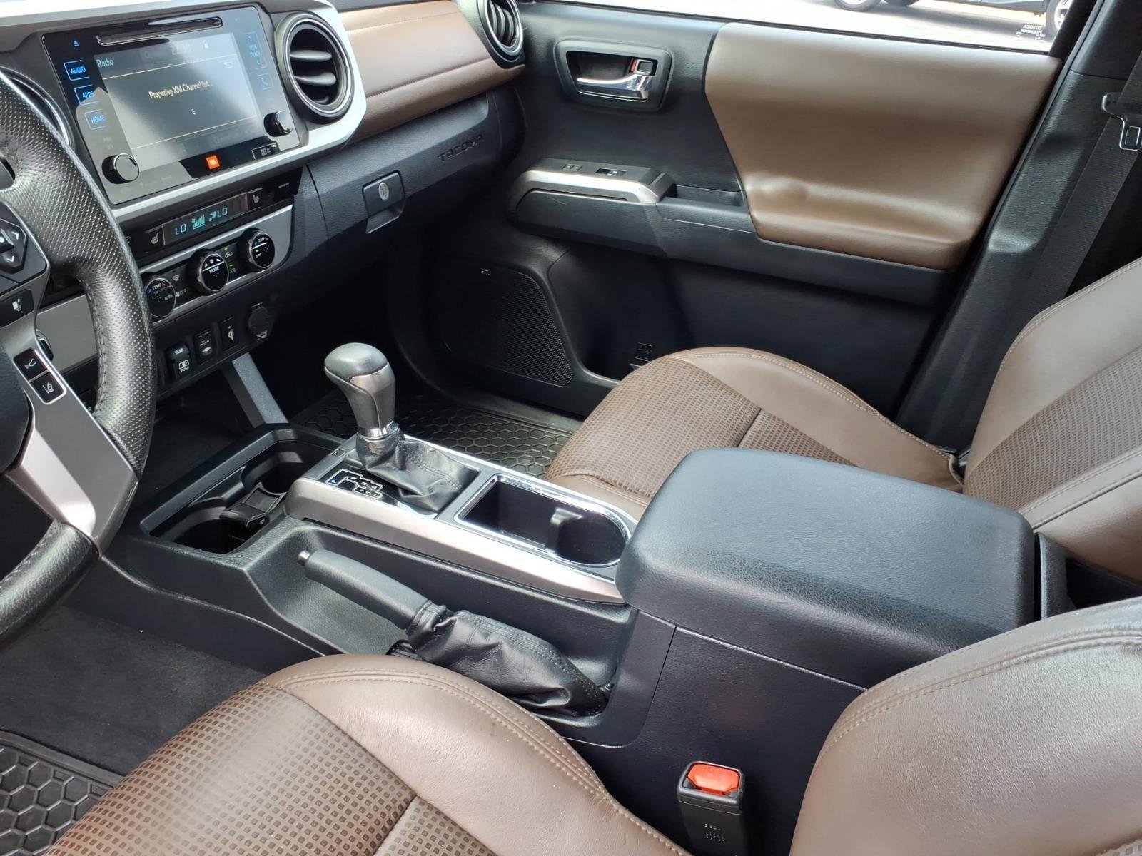 Used 2018 Midnight Black Metallic Toyota Limited image 22