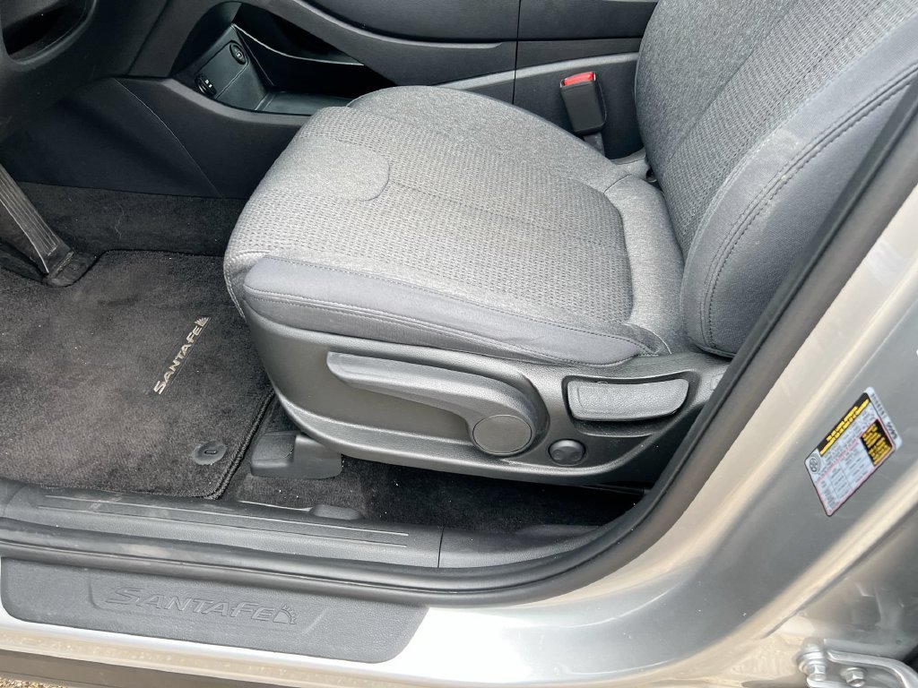 Certified Used 2023 Silver Hyundai SE image 14