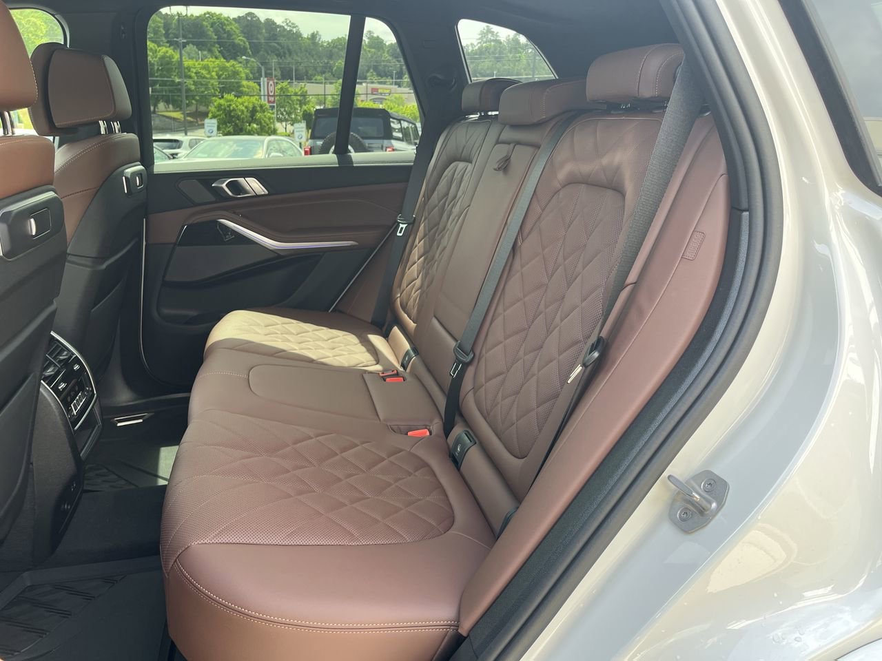 New 2026 Mineral White Metallic BMW xDrive40i image 32