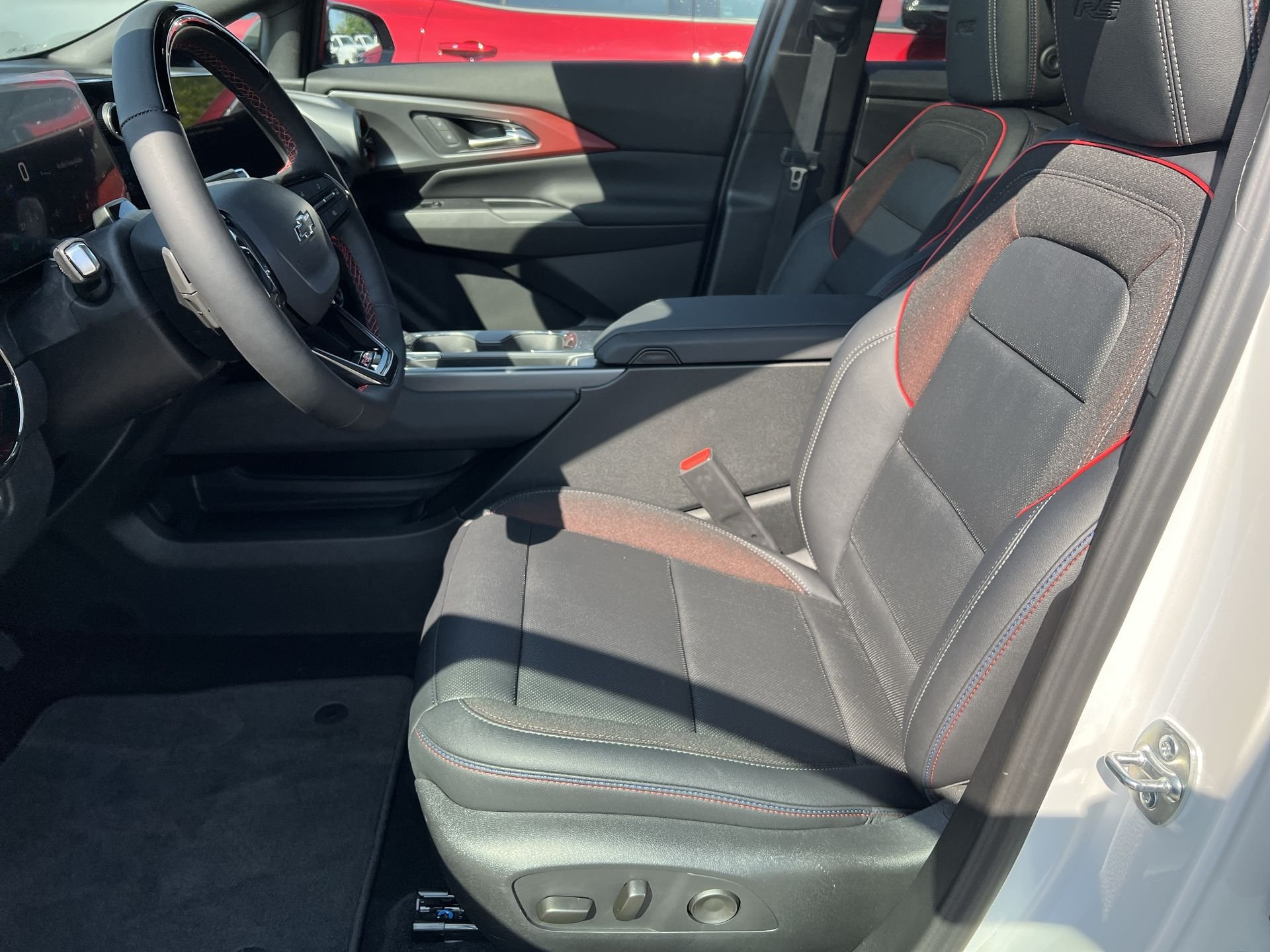 2025 Chevrolet Equinox EV RS - Photo 7