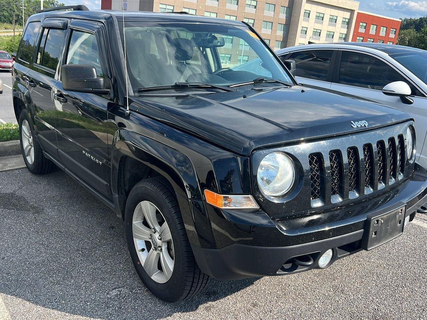 Used 2017 Black Clearcoat Jeep Latitude image 5