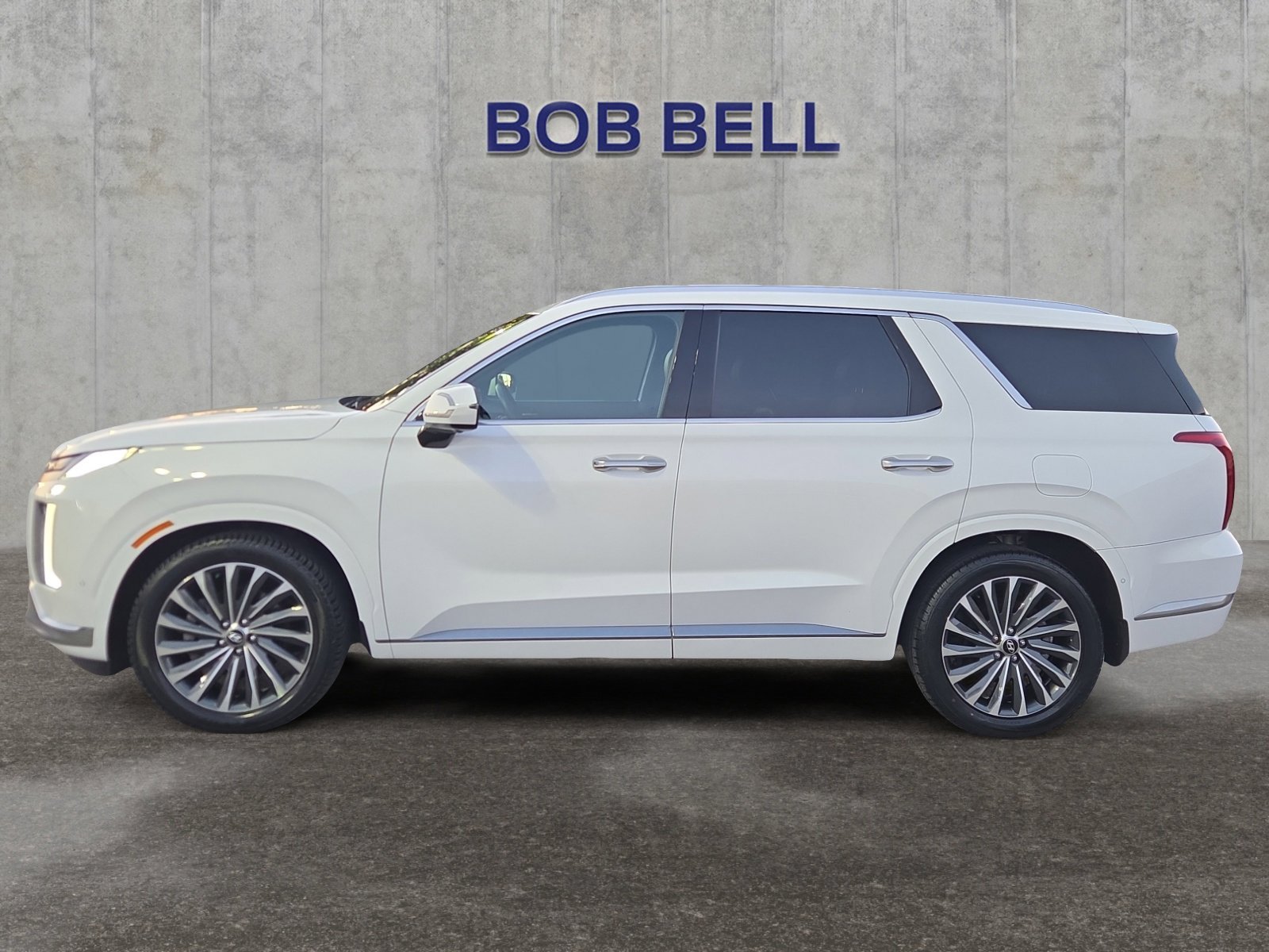 Used 2023 Hyper White Hyundai Calligraphy image 2