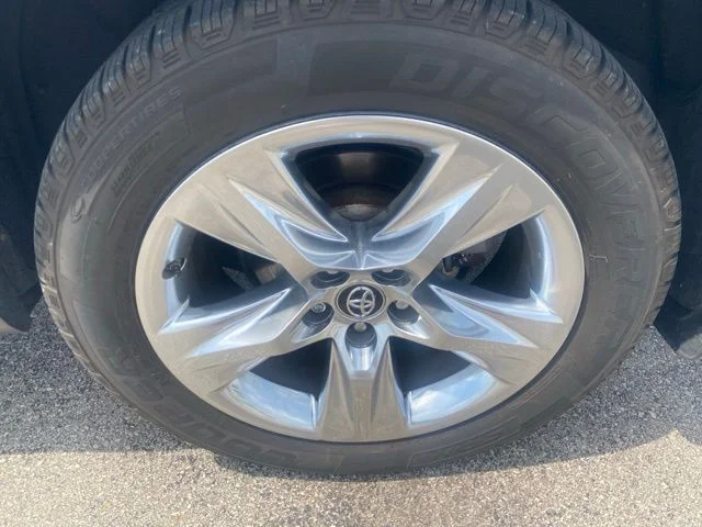 Used 2018 Blizzard Pearl Toyota Limited image 8