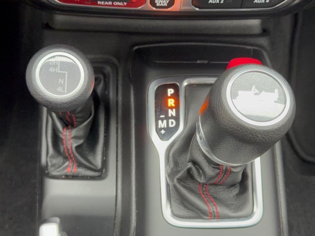 Used 2022 White Jeep Unlimited Rubicon image 25