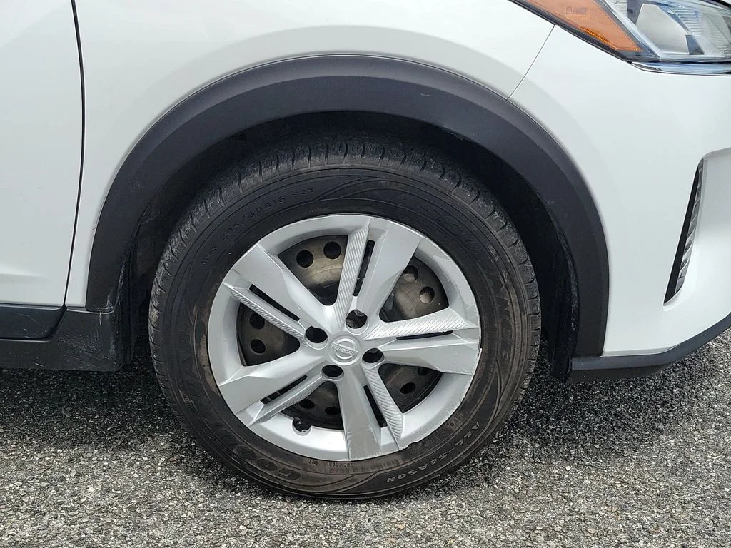 Used 2024 White Nissan S image 7