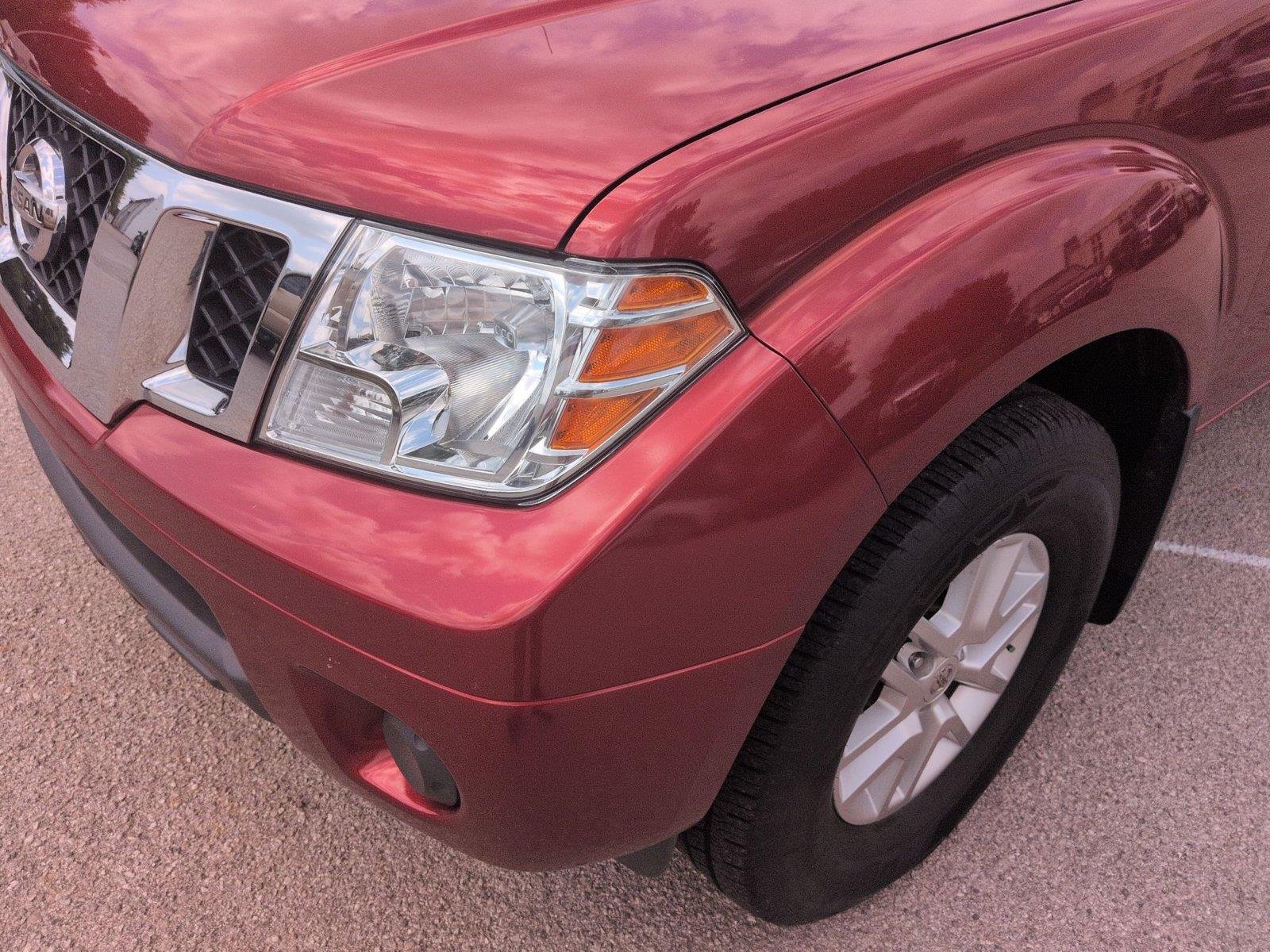 Used 2018 Lava Red Nissan SV V6 image 9