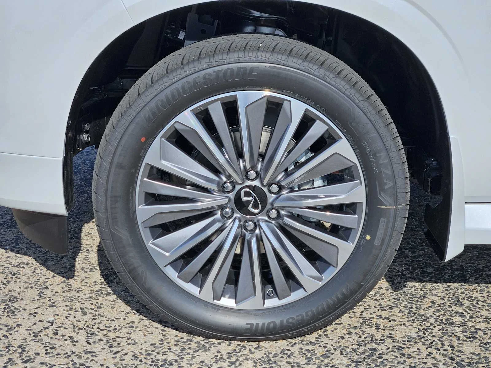 New 2026 RADIANT WHITE INFINITI Luxe 2WD image 7