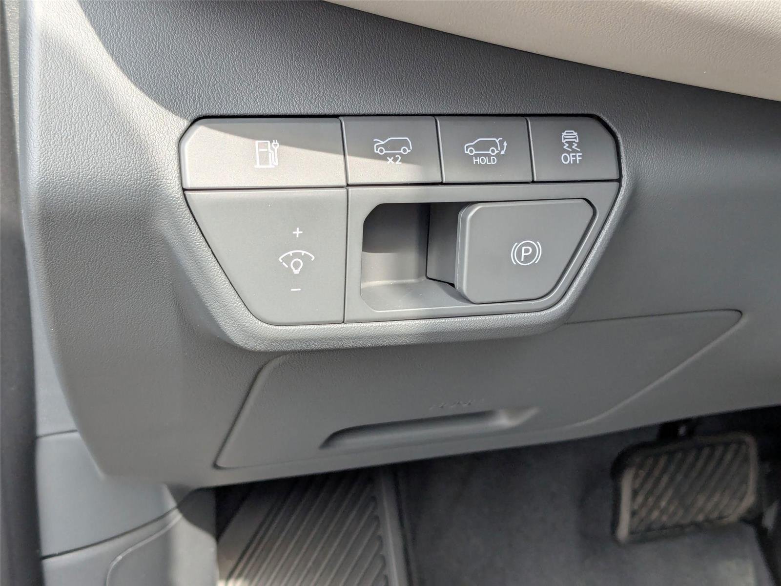 New 2026 EBONY BLACK KIA WIND image 18