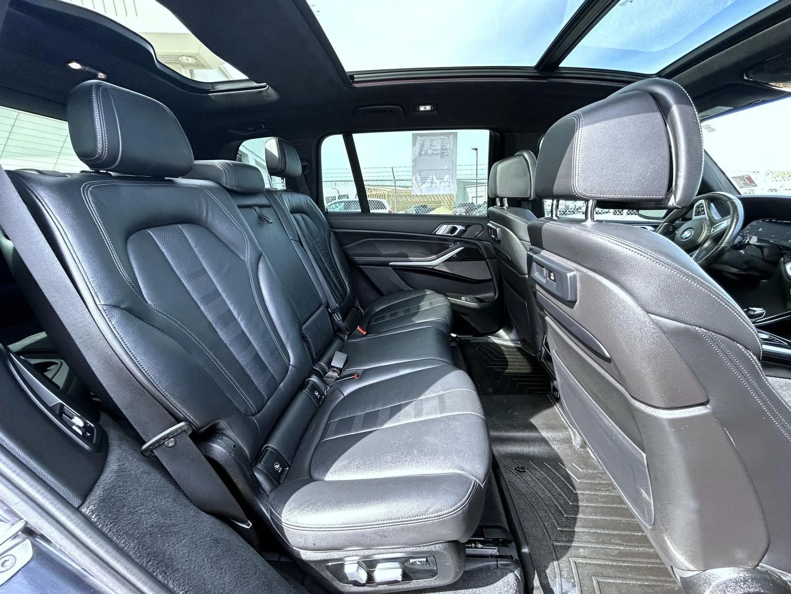 Used 2020 Gray BMW M50i image 19