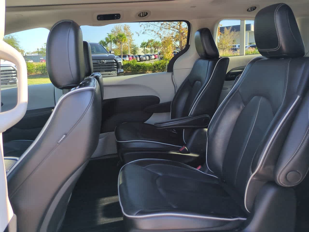 2022 Chrysler Pacifica Hybrid Limited - Photo 14