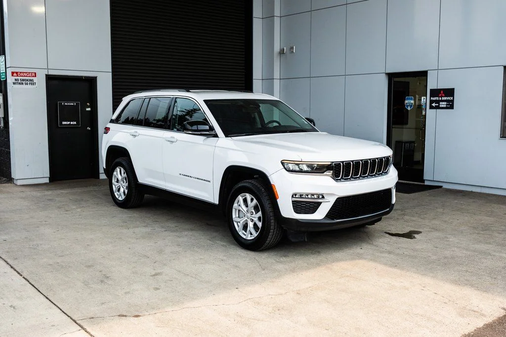 Used 2023 White Jeep Limited image 25