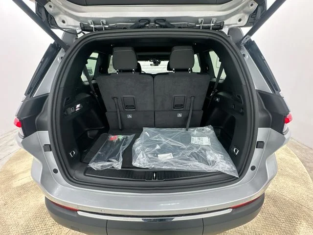 New 2026 Silver Zynith Exterior Paint Jeep Laredo X image 21