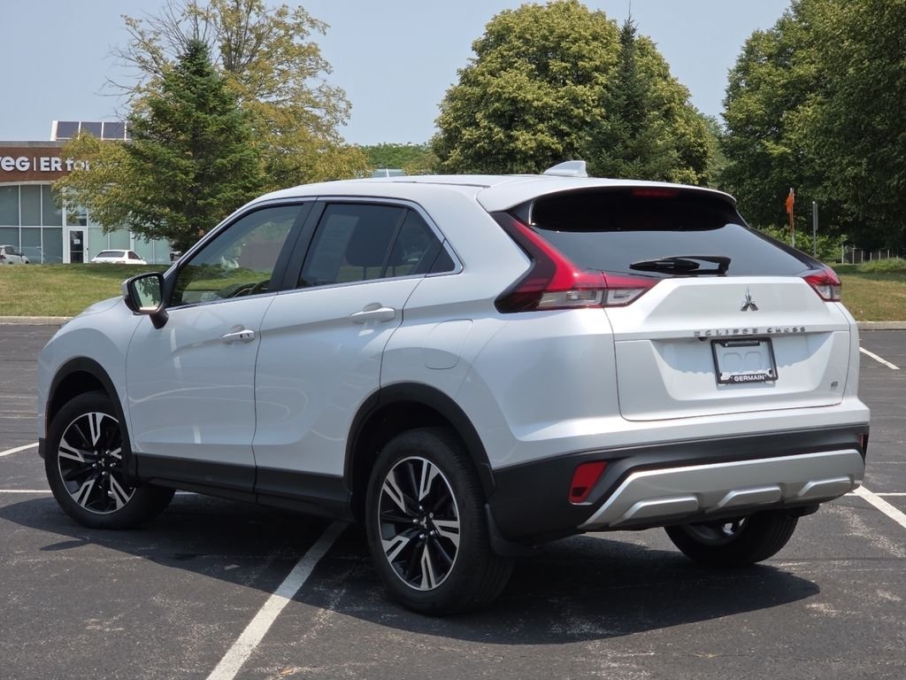 Used 2023 White Diamond Mitsubishi SE image 19