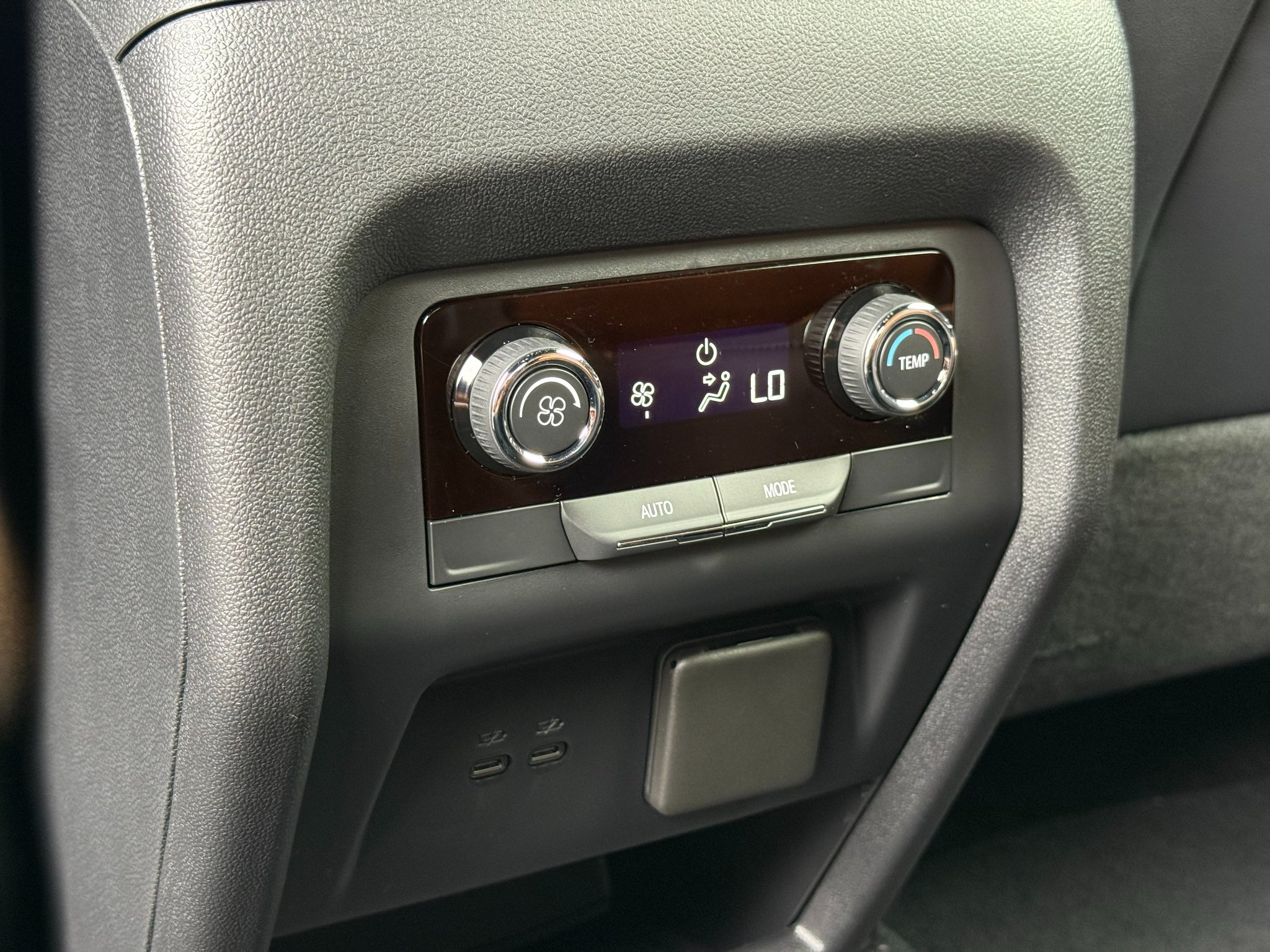 2027 Chevrolet Traverse Z71 - Photo 27