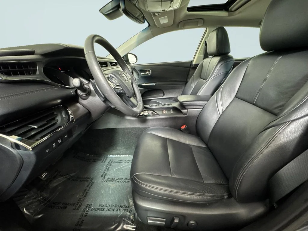Used 2018 Gray Toyota XLE Premium image 6