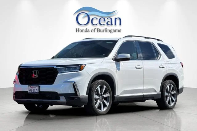 Certified Used 2025 Platinum White Pearl Honda Touring image 8