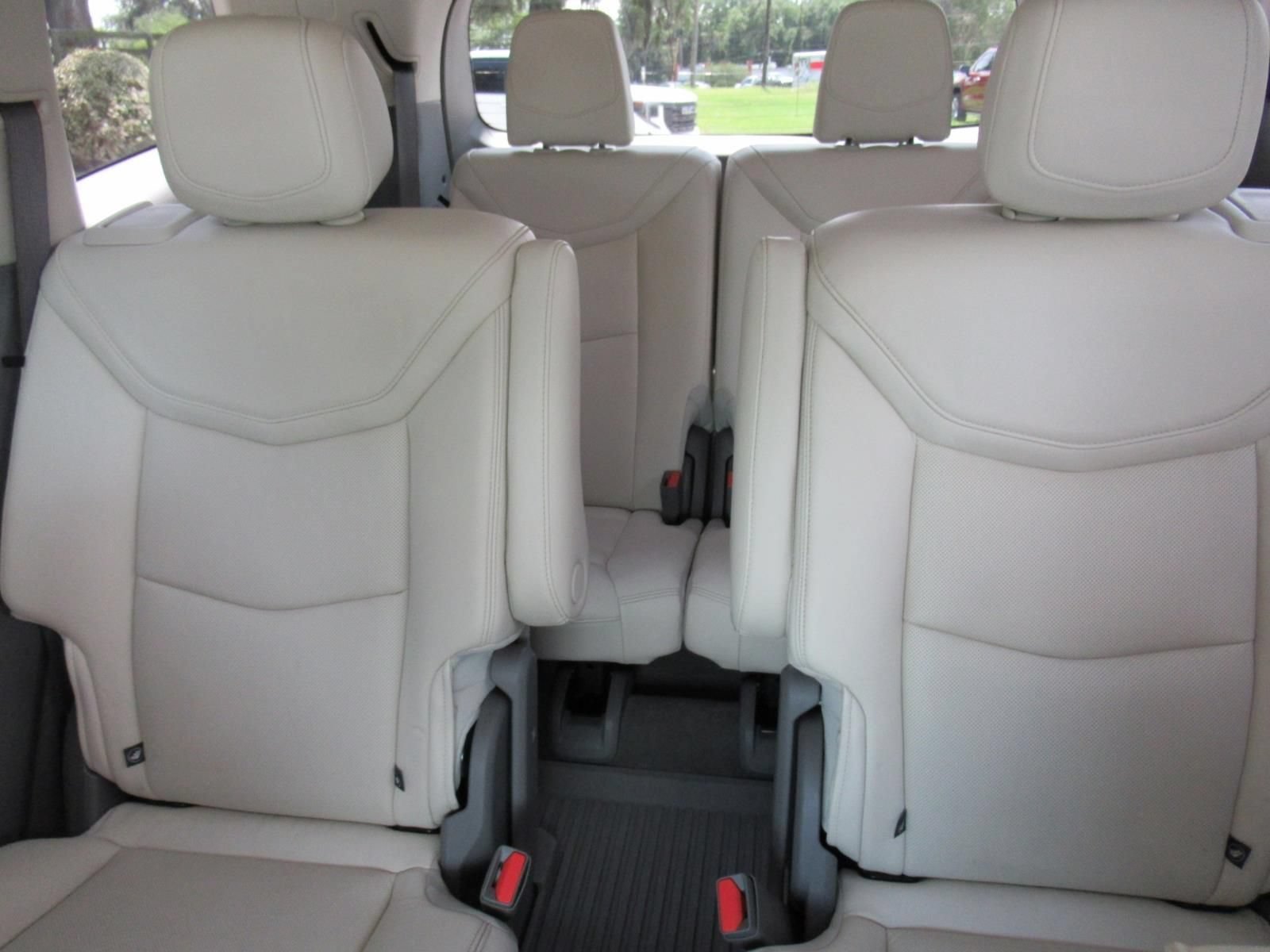 Used 2020 RED HORIZON TINTCOAT Cadillac FWD Premium Luxury image 18