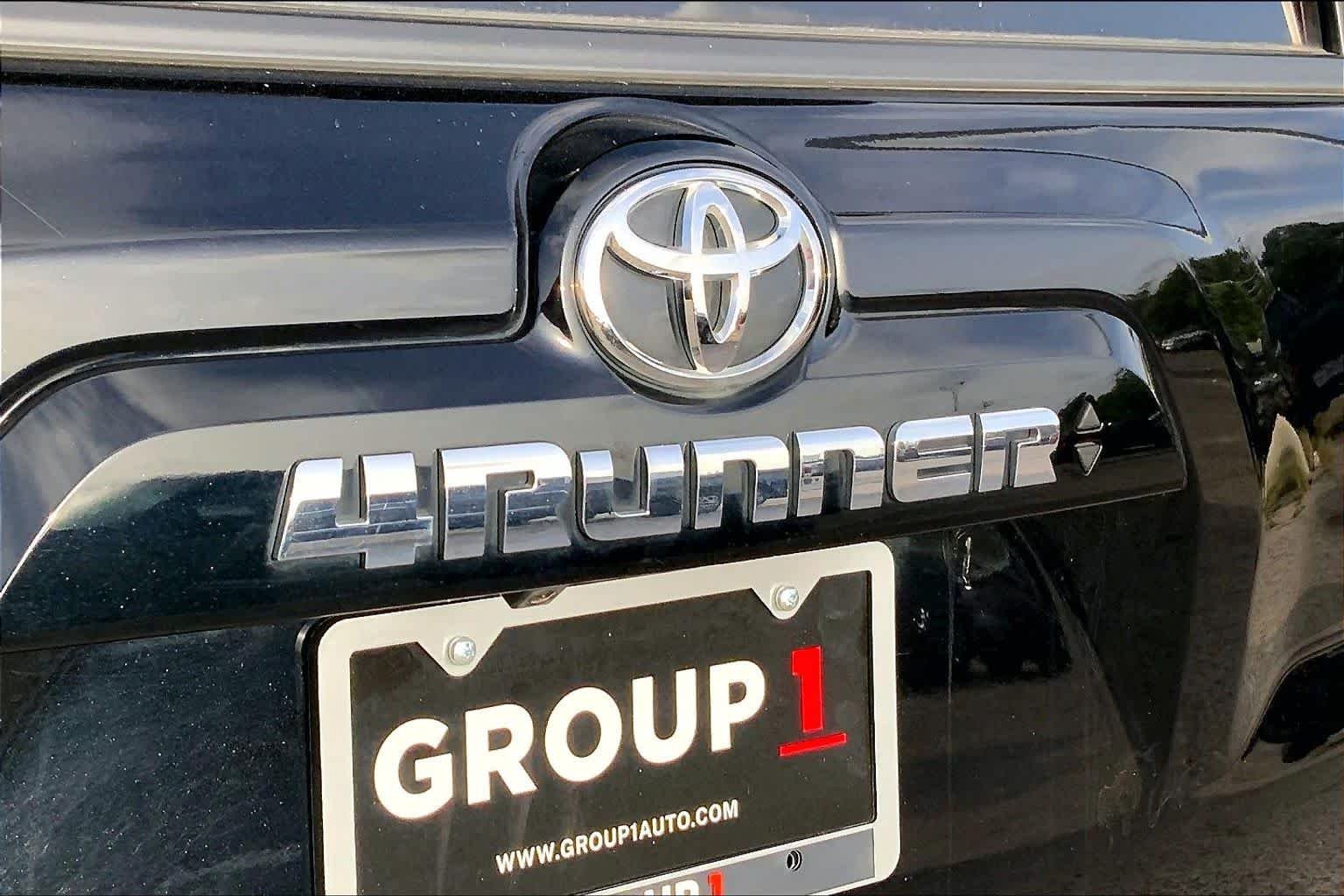 Used 2022 Midnight Black Metallic Toyota SR5 image 30