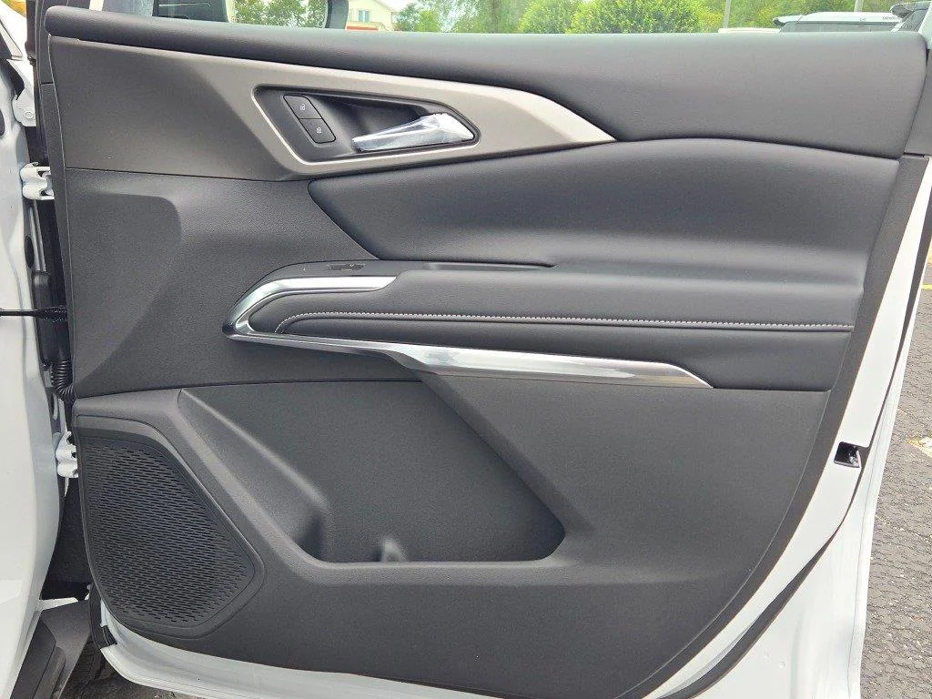 2027 Chevrolet Traverse LT - Photo 6