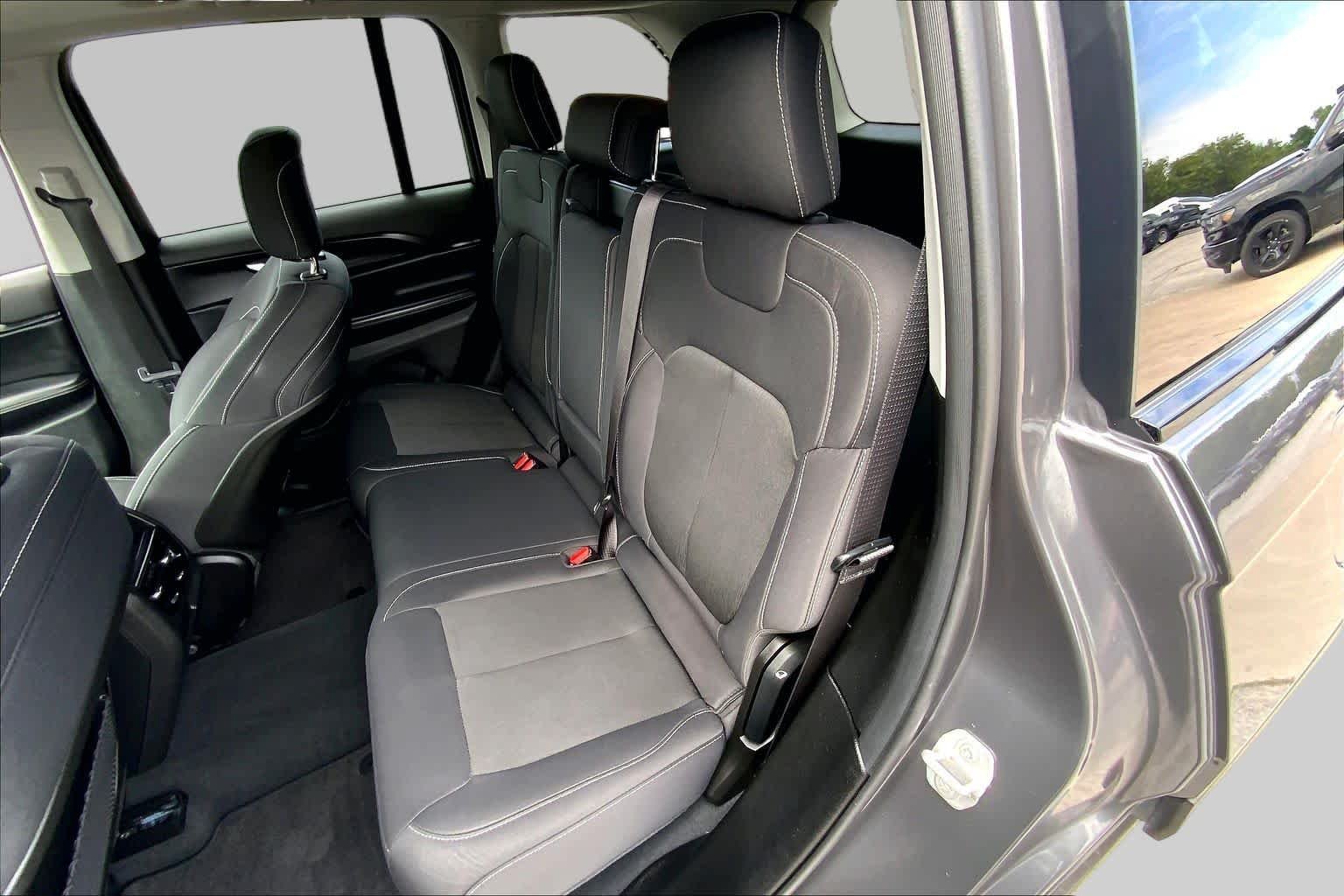 Used 2024 Baltic Gray Metallic Clearcoat Jeep Laredo X image 18
