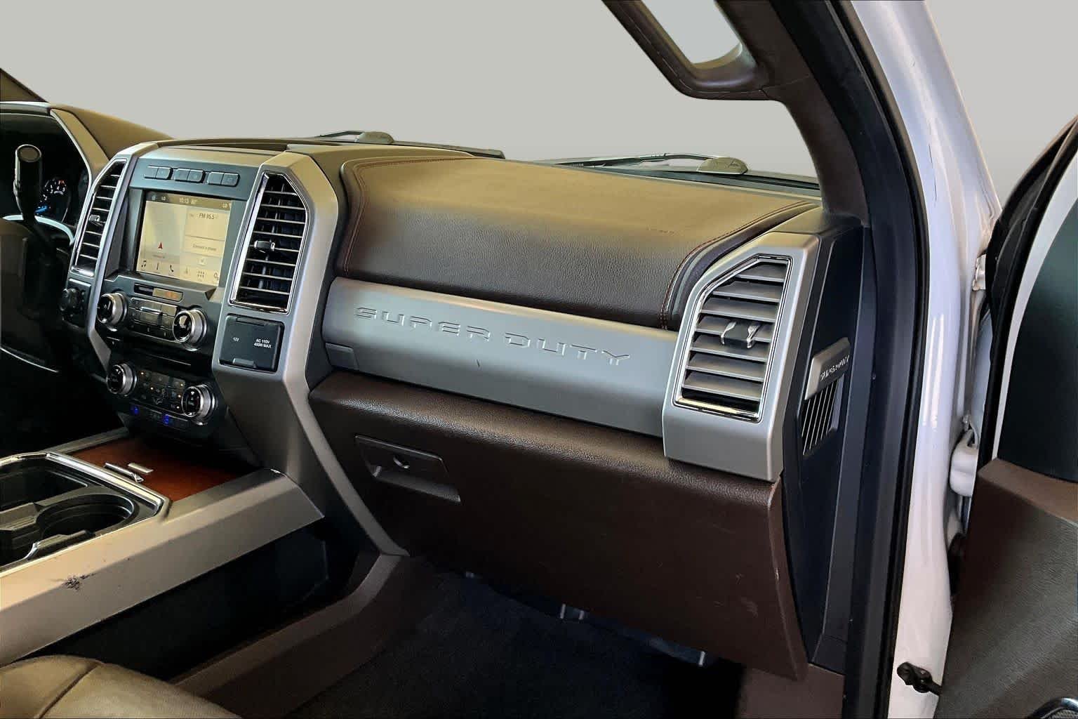 Used 2017 White Platinum Metallic Tri-Coat/Caribou Ford King Ranch image 18