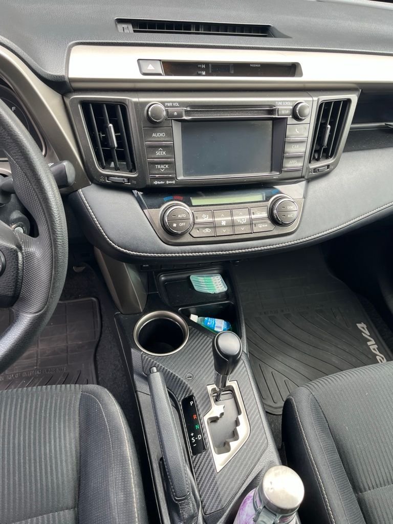 Used 2013 Classic Silver Metallic Toyota XLE image 11